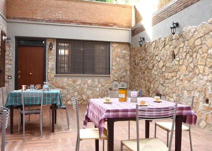 Cozy Vatican Flat With Courtyard Appartement *
