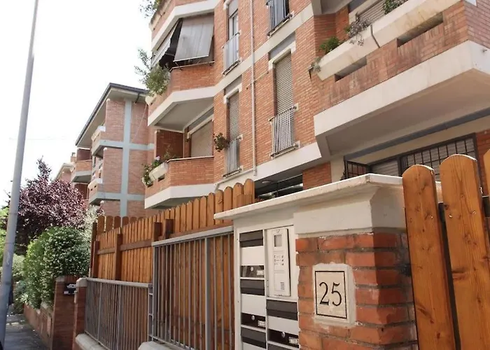 Cozy Vatican Flat With Courtyard Rome